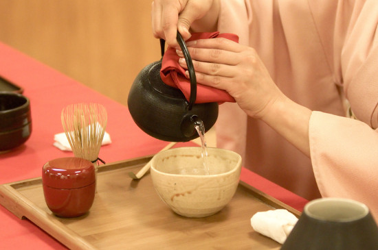 女人喝茶要行扣茶禮嗎，叩茶禮女士能用嗎？