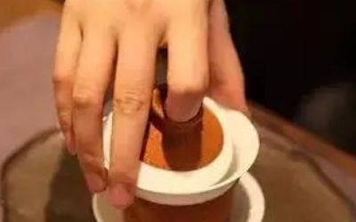 三才蓋碗的正確拿法，三才蓋碗抓碗法圖解