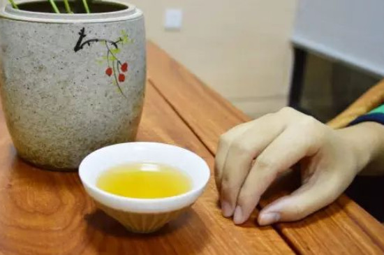 女人喝茶要行扣茶禮嗎，叩茶禮女士能用嗎？