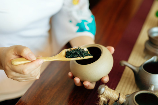 女人喝茶要行扣茶禮嗎，叩茶禮女士能用嗎？