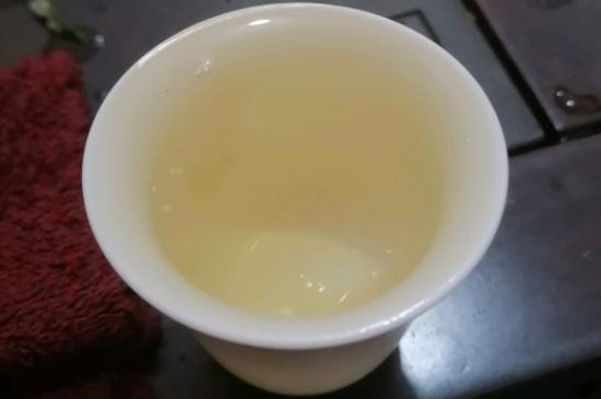 春茶上市白茶的好壞怎么區(qū)分，春白茶怎么分辨好不好？