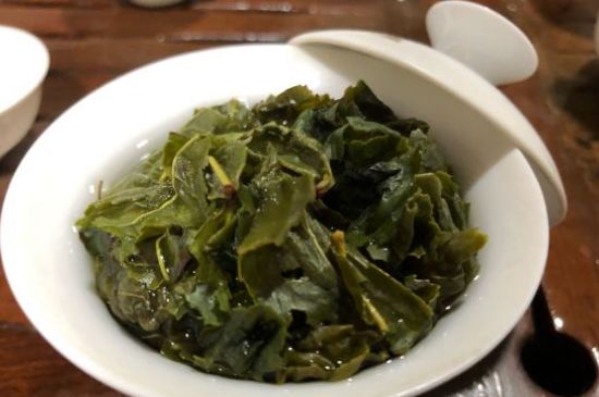 香精茶喝多了會(huì)怎么樣，茶葉加香精有什么害處？