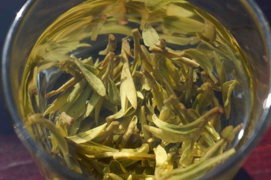 安吉白茶冷藏好還是冷凍好？這個需要根據(jù)存放時間來選擇