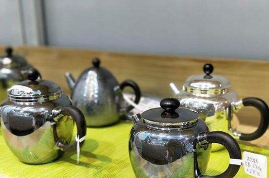 銀壺?zé)笏镉泻谏臇|西，為什么銀壺里有黑點(diǎn)