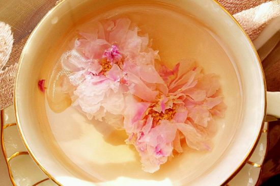玫瑰花茶的功效與作用，堅(jiān)持喝一個(gè)月玫瑰花茶會(huì)怎樣？