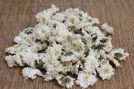 晚上可以喝菊花茶泡水嗎，睡覺(jué)前能不能喝菊花茶？