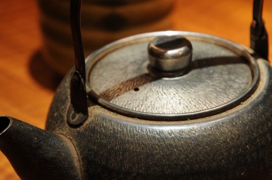 日本鐵壺怎么開壺，新鐵壺開壺方法