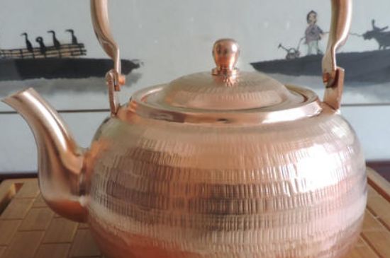 用銅壺?zé)惺裁唇?，銅壺煮水的兩大忌諱和好處