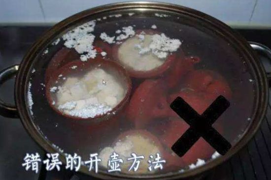 開壺放豆腐是錯誤的，新買的紫砂壺正確開壺建議