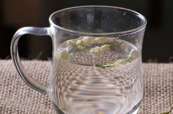 茉莉泡水禁忌，茉莉干花泡水的功效與禁忌