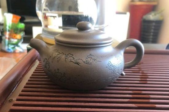 正宗紫砂壺多少錢一套，一套正宗宜興紫砂壺什么價格