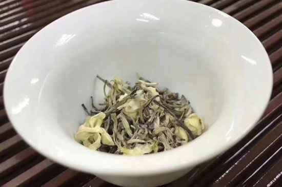女孩喝茉莉茶的好處，茉莉茶葉的功效與禁忌