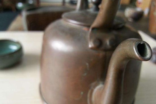 用銅壺?zé)惺裁唇?，銅壺煮水的兩大忌諱和好處