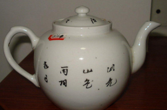 瓷壺適合泡什么茶，瓷器茶具喝什么茶好