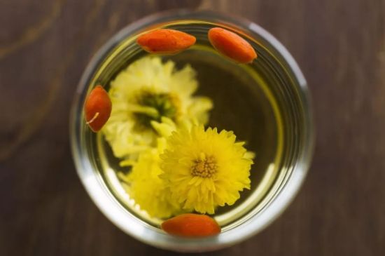 菊花茶的最佳搭配有哪幾樣，菊花茶和什么搭配喝效果好？