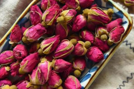 干玫瑰花泡水放幾顆，玫瑰花泡水一次放幾朵？