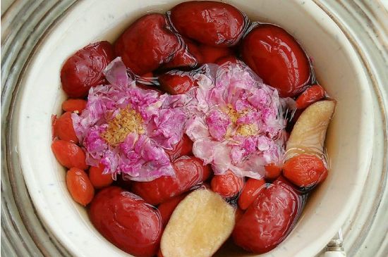 喝玫瑰花茶能祛斑嗎，玫瑰花茶有祛斑的功效嗎？