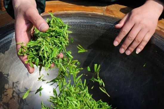 龍井茶炒茶葉怎么炒出好茶色，茶葉怎樣做出來最綠？