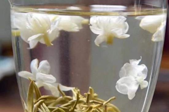 茉莉泡水禁忌，茉莉干花泡水的功效與禁忌