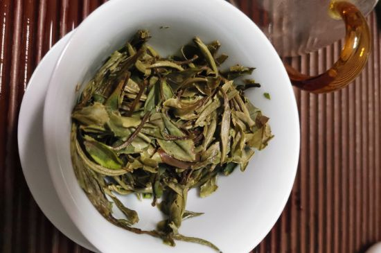 7年壽眉和2年白牡丹哪個(gè)好，老白茶壽眉與白牡丹的口感區(qū)別