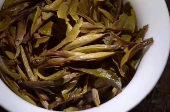 老白茶上火還是去火？夏季喝煮的老白茶會容易上火！