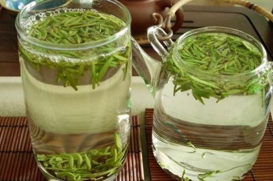 竹葉青和雀舌哪個貴，竹葉<a href=http://m.kbo12.com/fenlei/wulongcha/ target=_blank class=infotextkey>青茶</a>貴嗎？