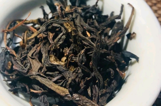 長(zhǎng)期喝巖茶會(huì)上火嗎？巖茶這樣喝了容易上火！