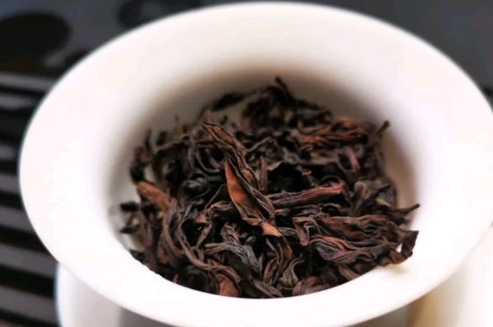 長(zhǎng)期喝巖茶會(huì)上火嗎？巖茶這樣喝了容易上火！