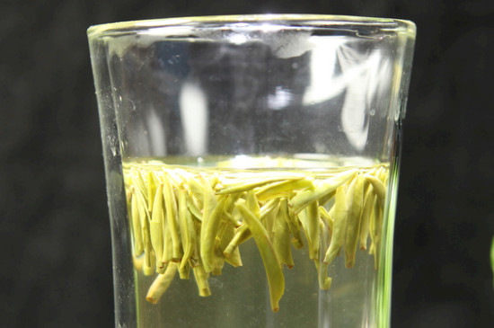 竹葉青茶泡不立起來怎么回事，竹葉青茶怎么泡立起來