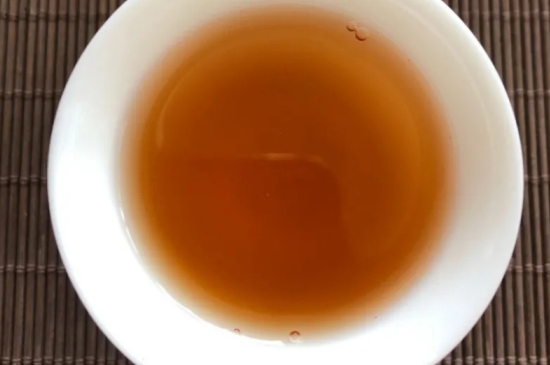 老白茶上火還是去火？夏季喝煮的老白茶會容易上火！