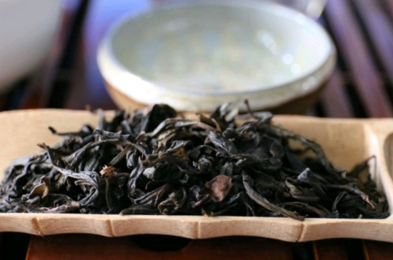 長(zhǎng)期喝巖茶會(huì)上火嗎？巖茶這樣喝了容易上火！