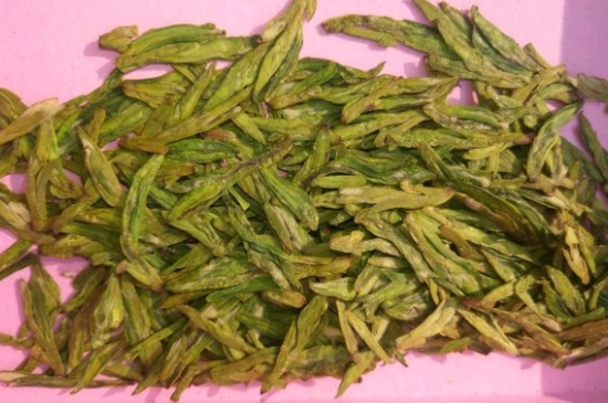 西湖龍井新茶和陳茶的區(qū)別，怎么區(qū)分龍井新茶和舊茶？