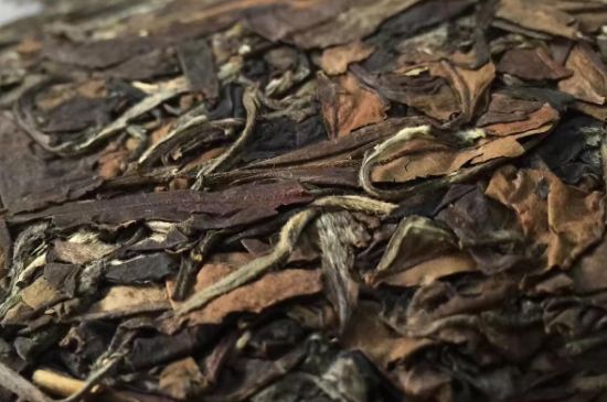 福鼎白茶要喝老的嗎，為什么喝白茶要喝老茶存新茶？