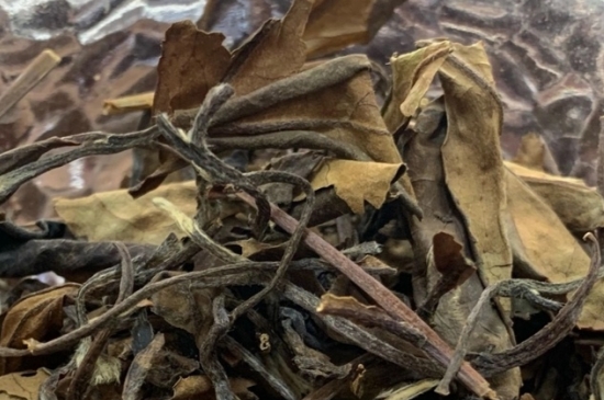 老白茶上火還是去火？夏季喝煮的老白茶會容易上火！