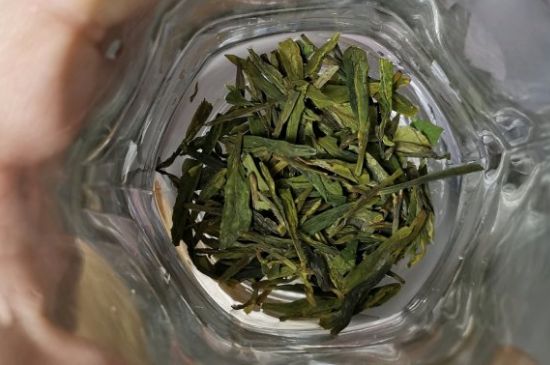 龍井茶放二年了能喝嗎，過期龍井茶的妙用！