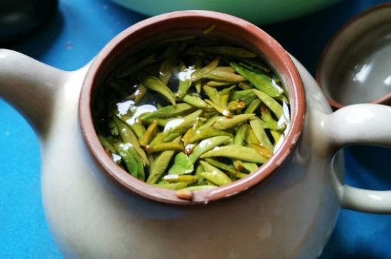 龍井茶放二年了能喝嗎，過期龍井茶的妙用！