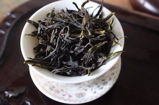 鴨屎香單叢雪片茶的特點，鳳凰雪片茶有什么特點？