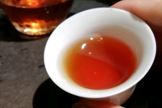 長(zhǎng)期喝巖茶會(huì)上火嗎？巖茶這樣喝了容易上火！