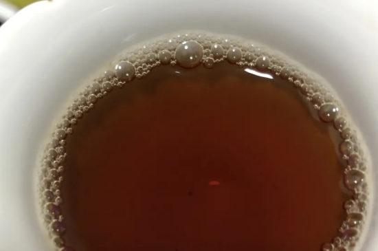 老白茶上火還是去火？夏季喝煮的老白茶會容易上火！