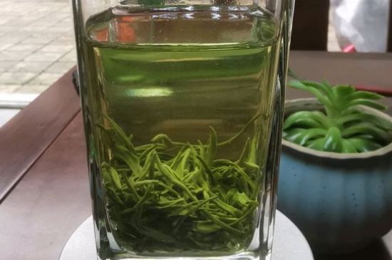 綠茶放了三年還能喝嗎，綠茶放久了喝了會(huì)怎樣