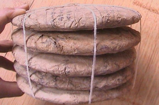 茯磚茶與普洱茶哪個好，茯茶和普洱茶口味區(qū)別